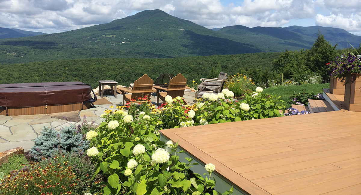 Deck with stonework and plantings